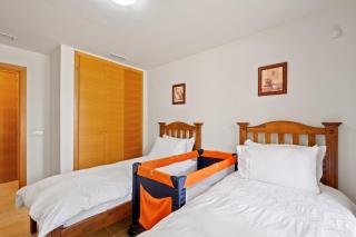 2 bed apartment Los Flamingos - Estepona - 8