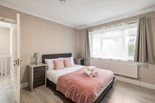 Spacious 5 Bed house Waltham Abbey With Garden - Waltham Holy Cross - 0