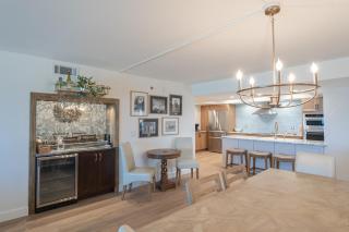 Luxury direct oceanfront corner with a large private balcony, heated pool and garage - 2