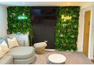 Spacious 2-Bed - Hospital & City Nearby Parking Pet Friendly - 9