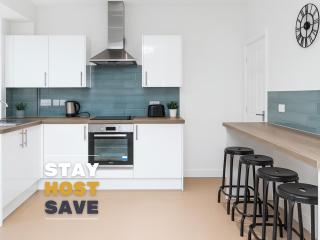 Modern 3 Bed House in Derby - FREE Parking - Hosted by Stay Host Save - Derby - 0