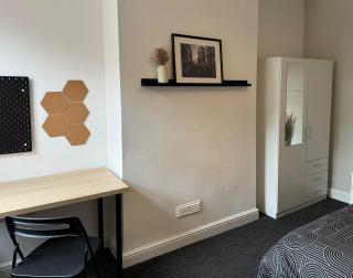Modern 3 Bed House in Derby - FREE Parking - Hosted by Stay Host Save - Derby - 4