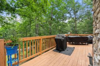 Cozy Chalet w Hot Tub Loft Fire Pit & Grill - Basye - 8