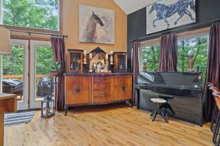 Cozy Chalet w Hot Tub Loft Fire Pit & Grill - Basye - 1