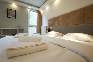Smart Studio with Queen-Size Bed, Self Check-in - 8