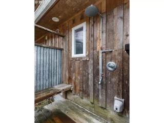 Private pet friendly beach house, steps to beach - Cloverdale - 8
