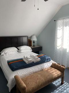 Private pet friendly beach house, steps to beach - Cloverdale - 5