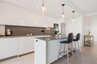 Luxury 3 BR Apartment with Terrace, pool & gym - 2