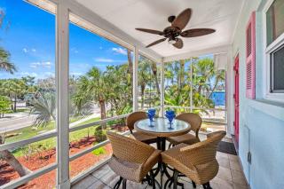 Lime in the Coconut - In Siesta Key Village, Pet Friendly, Private Pool! - Siesta Key - 4
