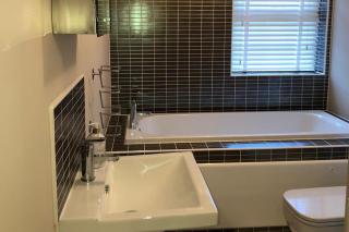 2-Bed Hillside House - Sleeps 4 Garden & Parking - 4