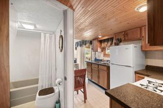 Vacation Home Rental PM C-06 - Russell - 4