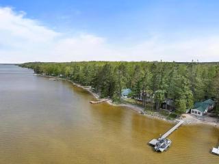 Cozy Lakefront Cottage on Black Lake - Onaway - 8