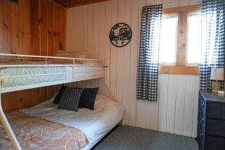 Cozy Lakefront Cottage on Black Lake - Onaway - 3