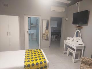 Fairway Guest Lodge - Margate - 6