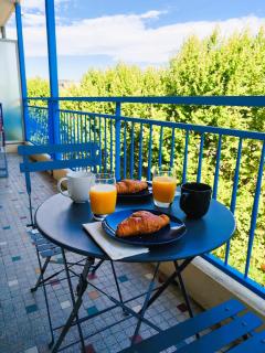 4 persons - center - clim - 2 mins of beach - JUAN LES PINS - beach and sun - Antibes - 4