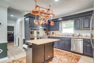 Pool and Game Room Family Retreat in Fayetteville - Fayetteville - 2