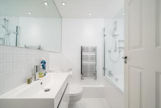 Modern Angel Flat with Balcony - 7