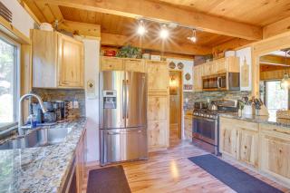 Private Mountain Retreat 8 Mi to Lake Tahoe! - South Lake Tahoe - 3