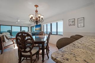 Luxury, direct oceanfront top-floor corner with wrap-around balcony and heated pool - 9