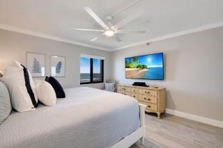 Updated direct oceanfront condo with a balcony, beachfront heated pool and beach access - 8