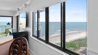 Luxury, direct oceanfront top-floor corner with wrap-around balcony and heated pool - New Smyrna Beach - 1