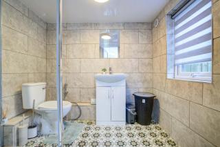 Bright & Spacious 3 Bedroom Home in Newcastle - Kenton - 3