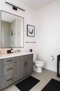 NEW Luxury Midtown Views , Sleeps 7, Free Parking - 1