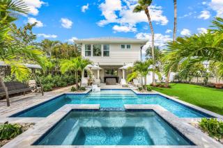 Charming Designer Cottage in Royal Harbor – A Coastal Retreat - Naples - 0