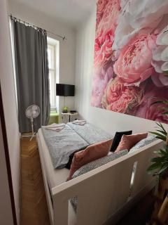 Spring Roses Downtown Boutique Hotel ON THE FAMOUS VÁCI FASHION STREET FREE COFFEE, TEE - Budapest - 1
