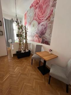 Spring Roses Downtown Boutique Hotel ON THE FAMOUS VÁCI FASHION STREET FREE COFFEE, TEE - Budapest - 3