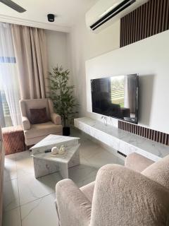 Murooj AlZain 3BR Modern Apt with private Rooftop - Daḩārīz - 2