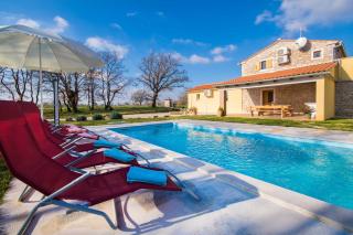 Villa Sergio, a beautiful rustic villa with a huge garden - Divšići - 3