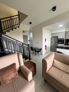 Murooj AlZain 3BR Modern Apt with private Rooftop - Daḩārīz - 4
