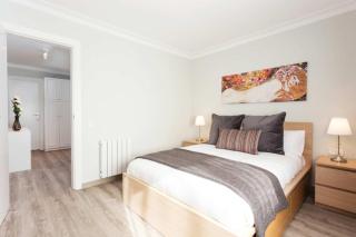 Beautiful and Comfortable Apartment for 6 People Next to Fira de Barcelona - 4