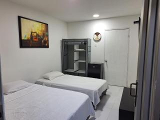 Amplia habitación independientes a 2 cuadras de la playa y el aeropuerto - Cartagena das Índias - 4