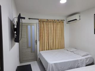 Amplia habitación independientes a 2 cuadras de la playa y el aeropuerto - Cartagena das Índias - 3
