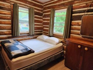 3-Bedroom Cottage #10 - Balsam Lake - 8