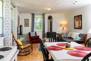 Cobblestone 2-Bedroom Cottage #3 Adams - 6