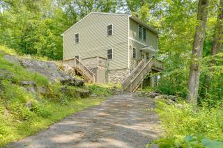 Walk to Putnam Lake Updated Home with Deck - - 8