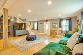Walk to Putnam Lake Updated Home with Deck - - 7