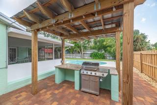 Coastal Pool Retreat - 3BR Oasis Near Downtown and Beaches - 8