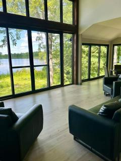 3-bedroom Englewood Lakefront Main House - Lakefield - 9