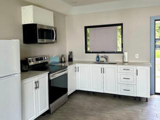 3-bedroom Englewood Lakefront Main House - Lakefield - 8