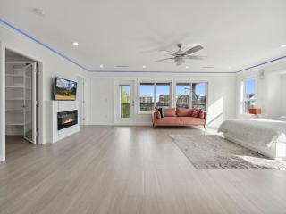 Spacious 4BR Langley Home - Langley - 2