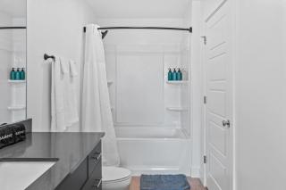 Unique 2BR SLC Short Walk to Temple, Shops, Food - 1