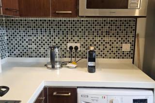 Seaview 10th floor 75 inch Smart TV - Manama - 9