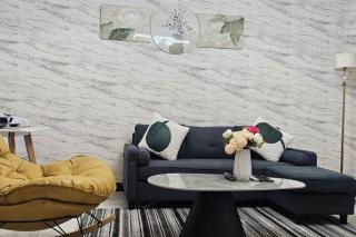 Seaview 10th floor 75 inch Smart TV - Manama - 4