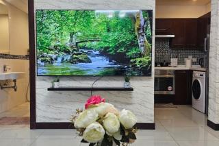 Seaview 10th floor 75 inch Smart TV - Manama - 3
