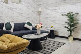 Seaview 10th floor 75 inch Smart TV - Manama - 2
