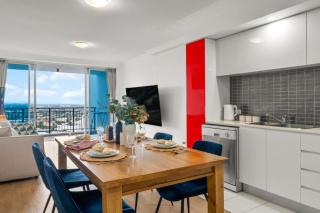 Modern 2BR Apartment in Southport Central - Gold Coast - 8